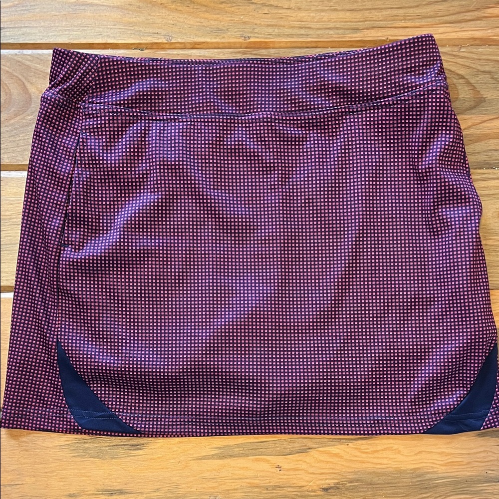 Grand Slam Wine Dot-Print Performance Skirt with Navy Trim